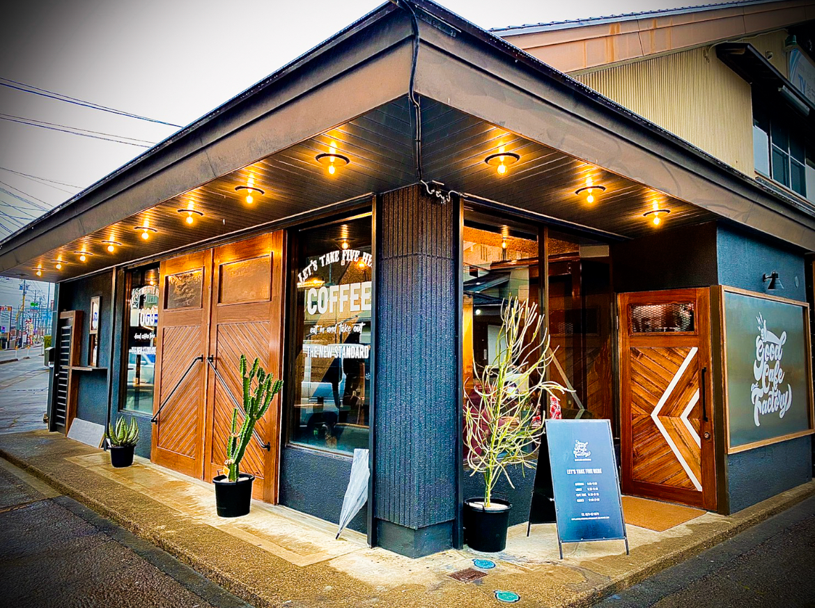 カフェ向けコンテナハウスの施工 | 岐阜のコンテナハウスなら合同会社ナガラワークス